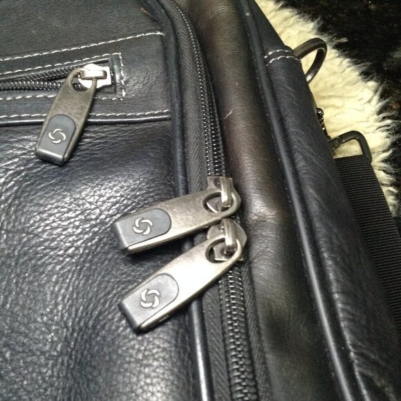 Samsonite UNISEX Attaché Case. Professional, Collegiate, Preppy, Wall Street - Picture 8 of 9